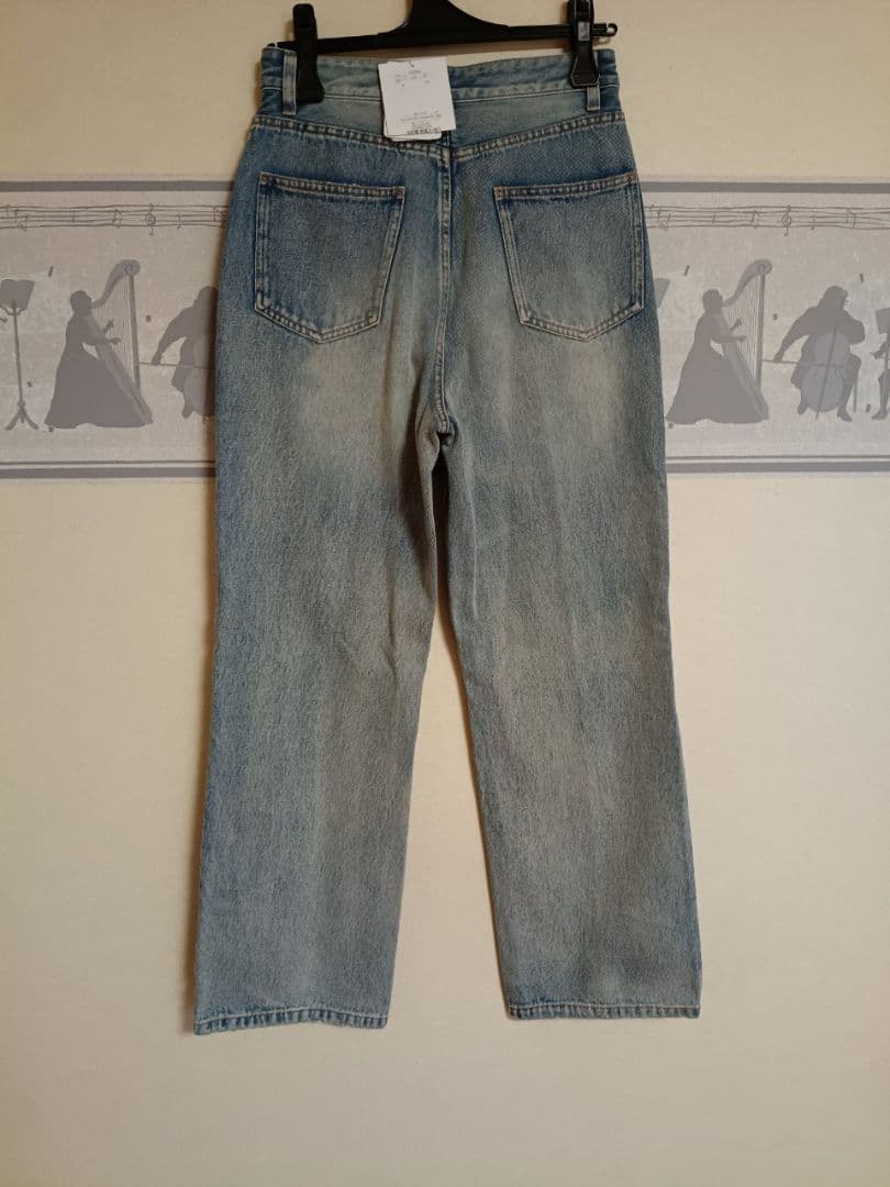 専用　新品タグ　アプ SLIMストレートデニム