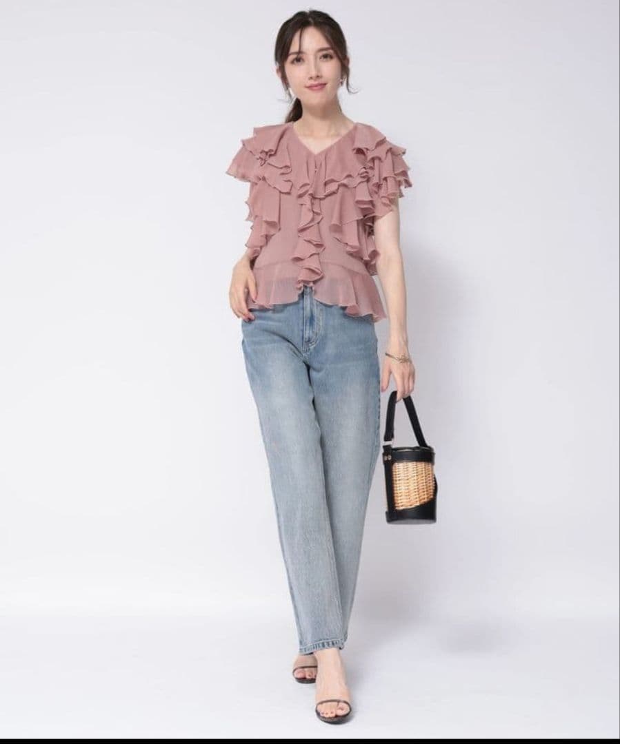 専用　新品タグ　アプ SLIMストレートデニム