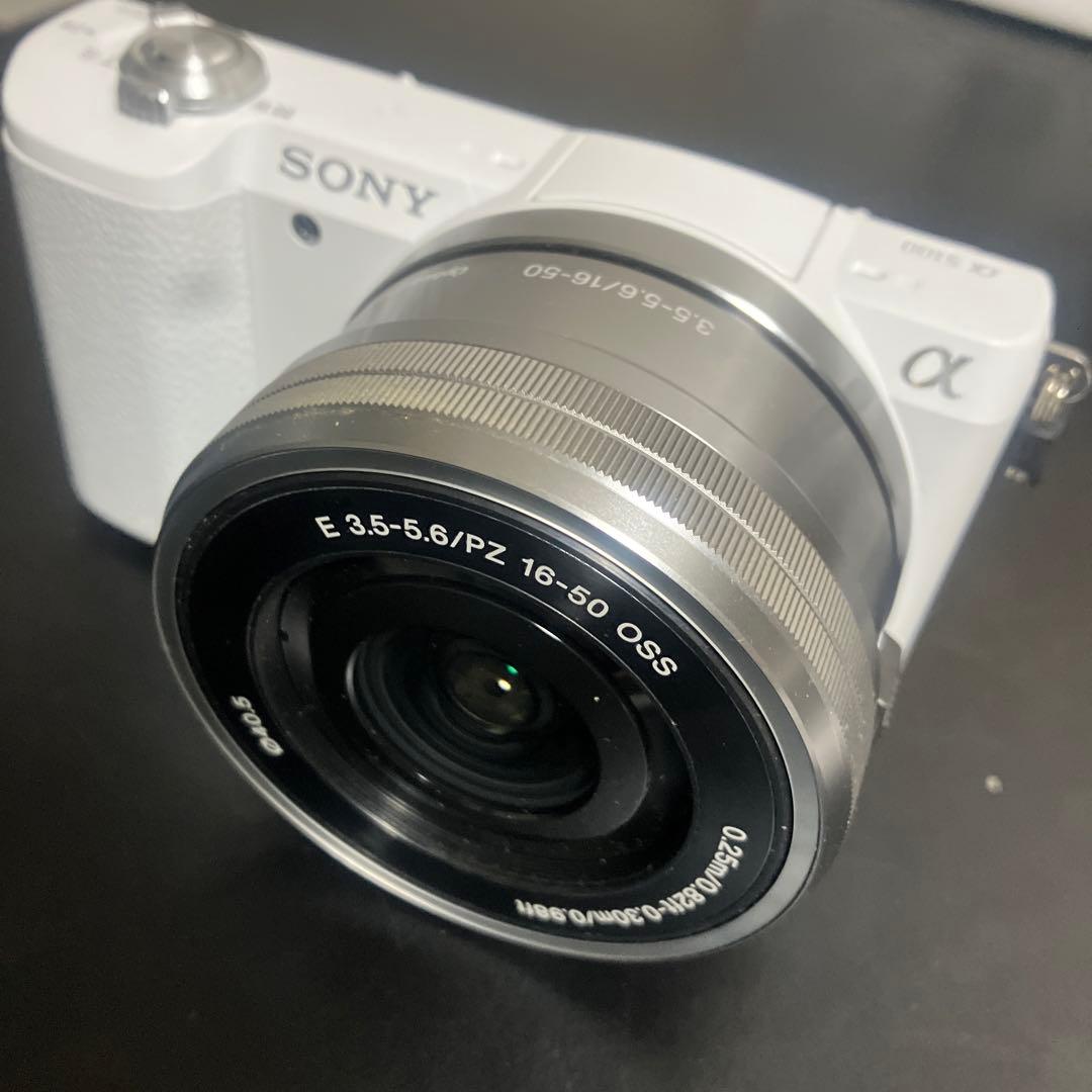 ほぼ新品 付属品完備 SONY α5100 WiFi 高性能ミラーレス一眼レフ