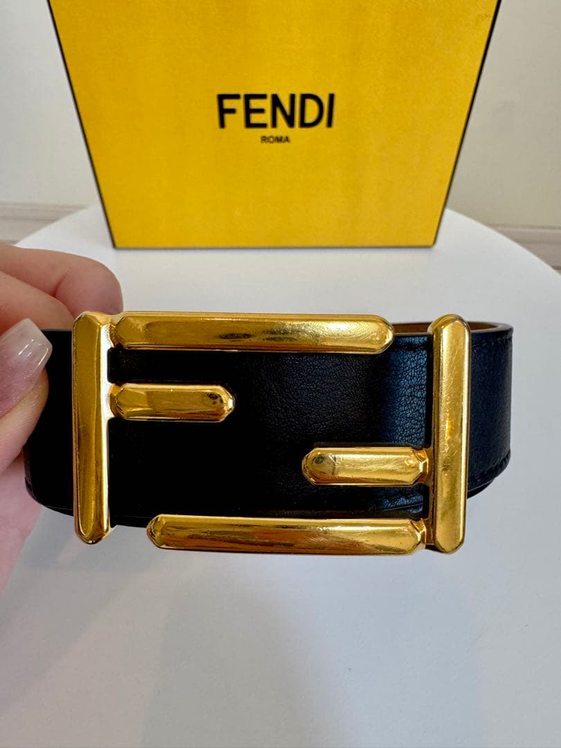 FENDI ブラックレザーベルト FFゴールド金具