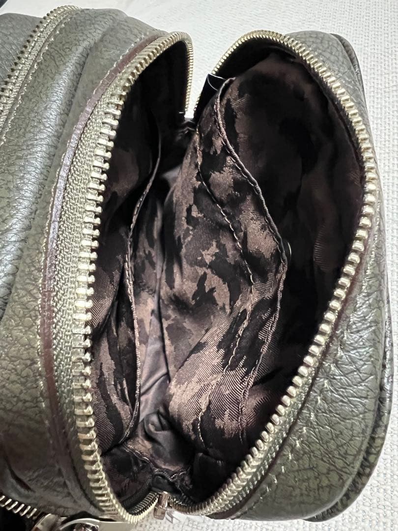 ◇アニアリ aniary グラインドレザー クラッチバッグ 。カーキーブラウン