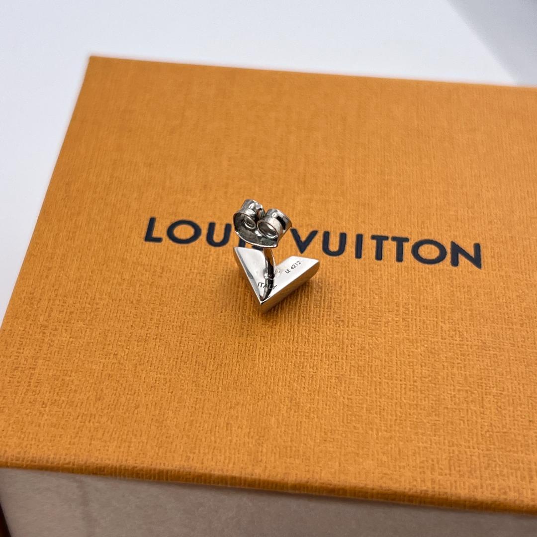 【美品】ルイヴィトン エセンシャルV ピアス シルバー スタッズ 片耳