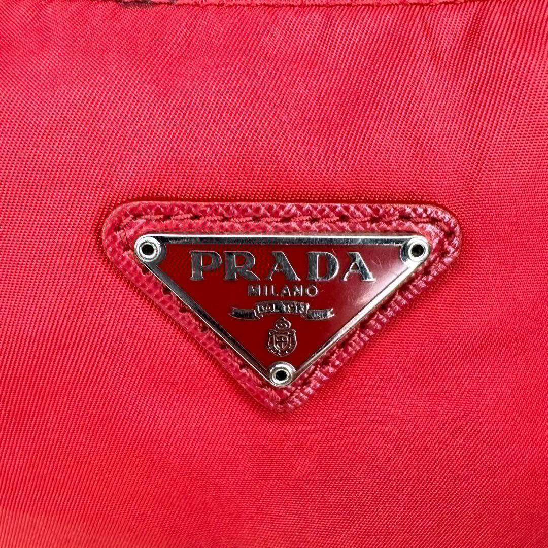 プラダ コスメポーチ サフィアーノ 化粧ポーチ 三角ロゴ ナイロン レザー 赤
