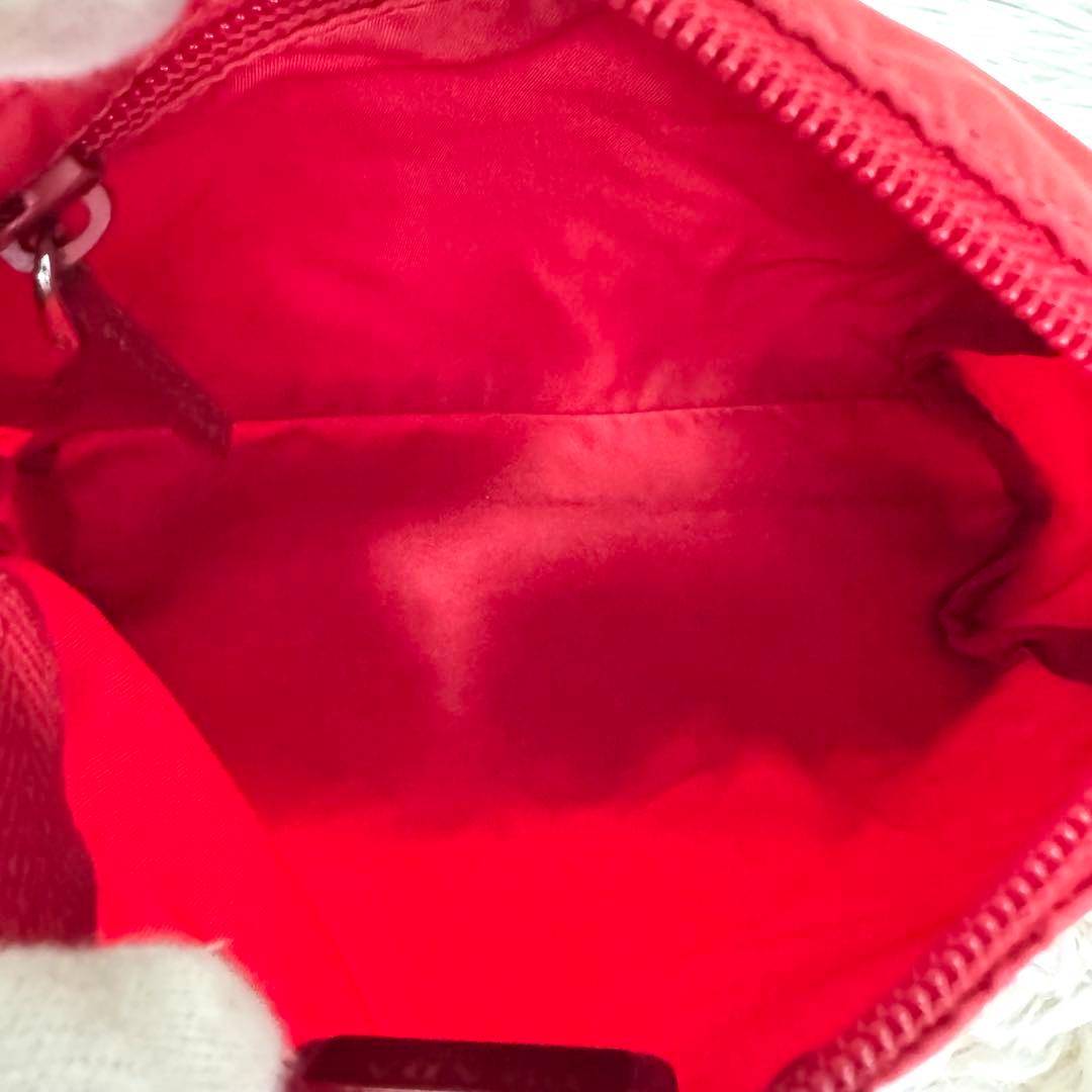 プラダ コスメポーチ サフィアーノ 化粧ポーチ 三角ロゴ ナイロン レザー 赤