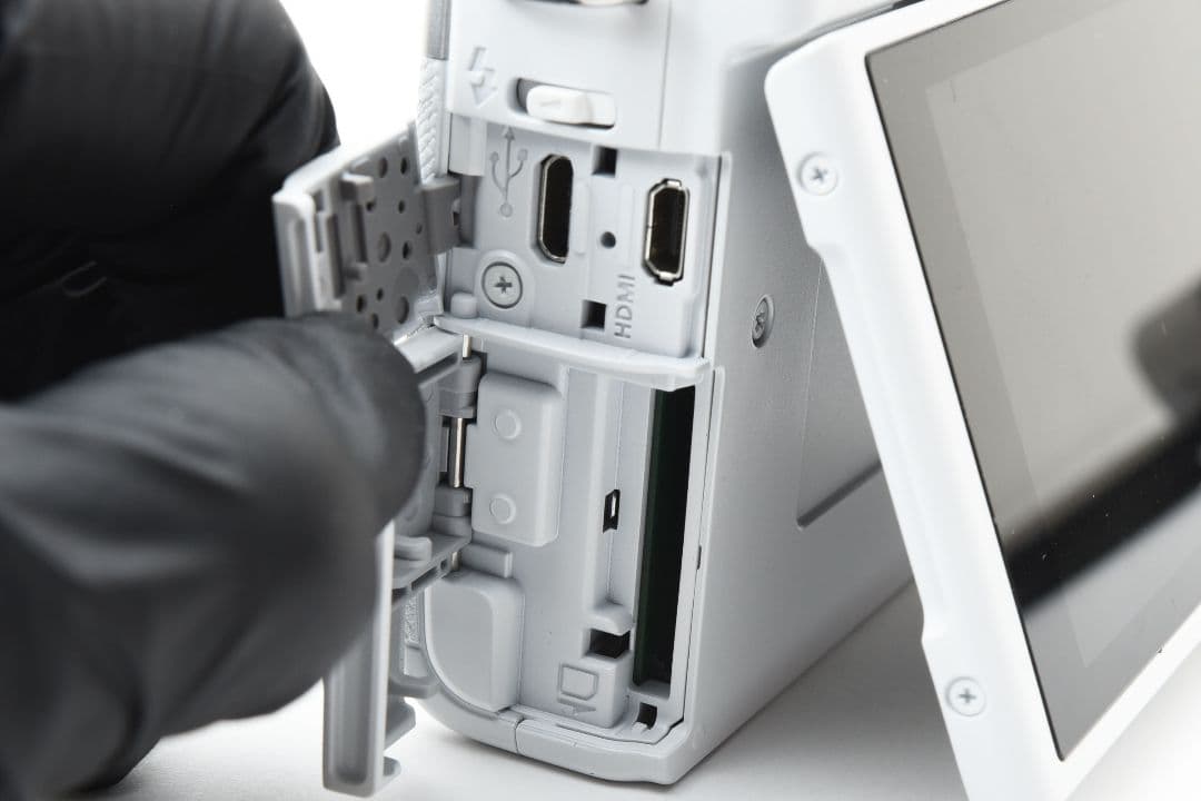 ♥ほぼ新品❤️スリムミラーレス♪スマホ転送OK★キヤノン EOS M200❤️