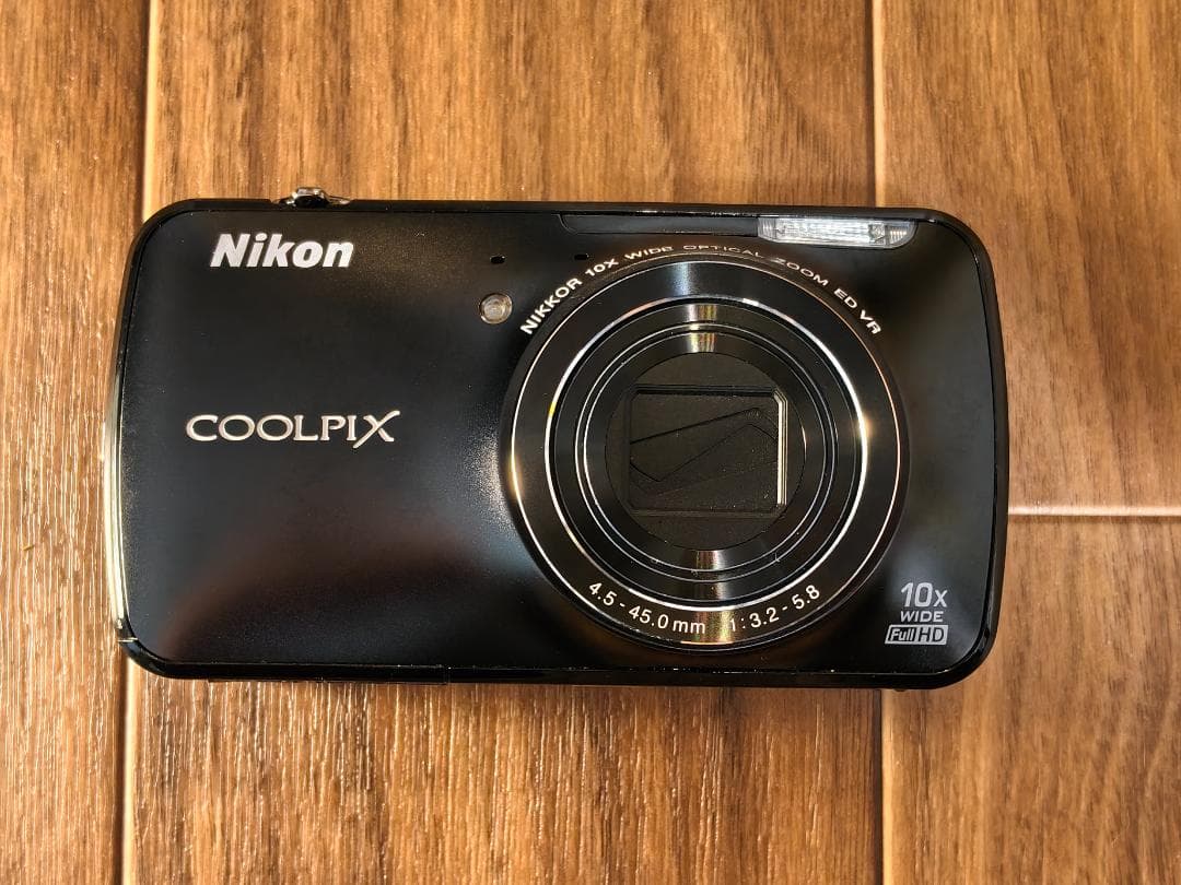 Nikon S800c（美品）＋ P100（26倍ズーム）／動作良好・充電器付き
