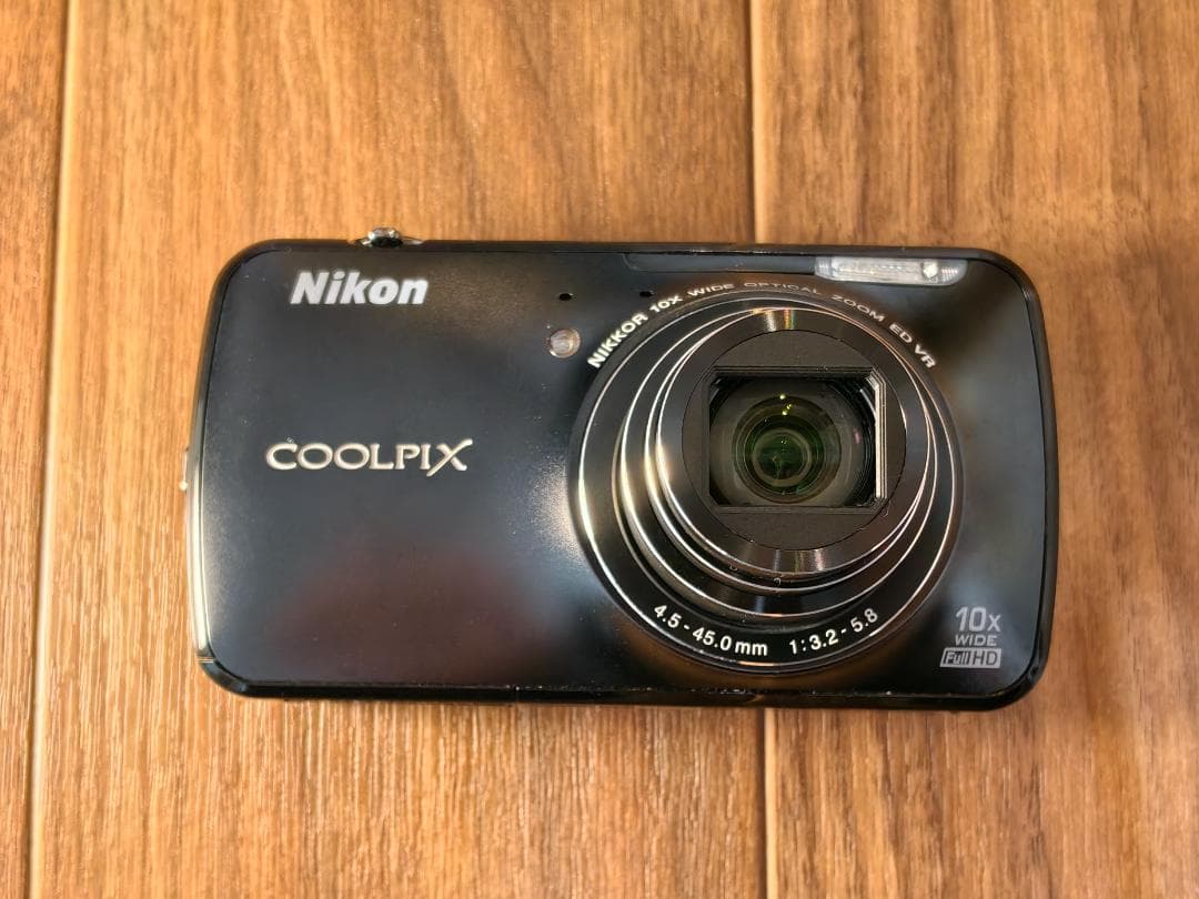 Nikon S800c（美品）＋ P100（26倍ズーム）／動作良好・充電器付き