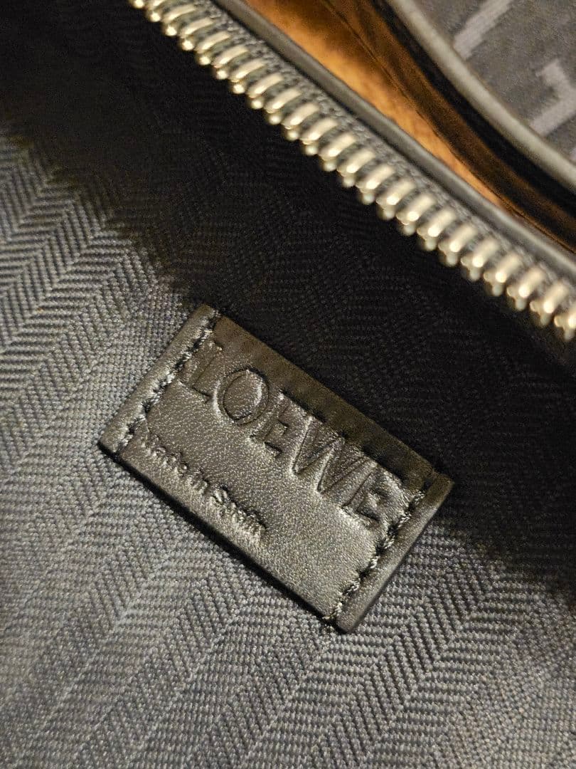 ロエベ　LOEWE ブラック ショルダーバッグクロスボディ カメラバッグミニ美品