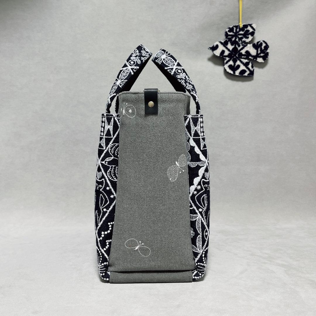 ハンドメイド　ミナペルホネン　大きなポケットのスクエアトート⑅︎◡̈︎*