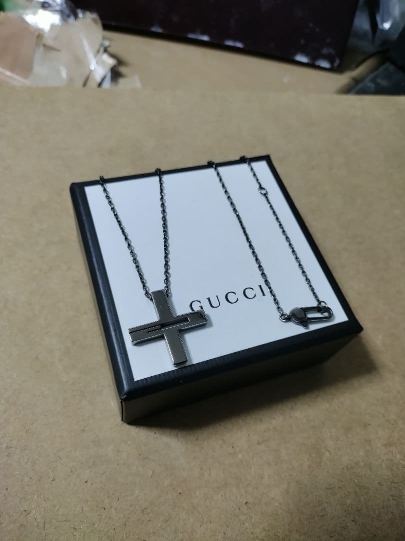 GUCCI グッチ シルバー925 クロスネックレス イタリア製 高級感あり