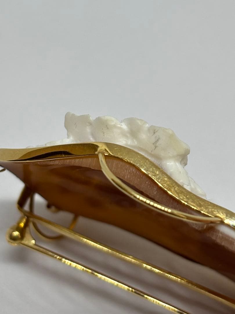 K18 カメオ 女性の顔と花 ブローチ 750 浮き彫り 総重量約9.9g