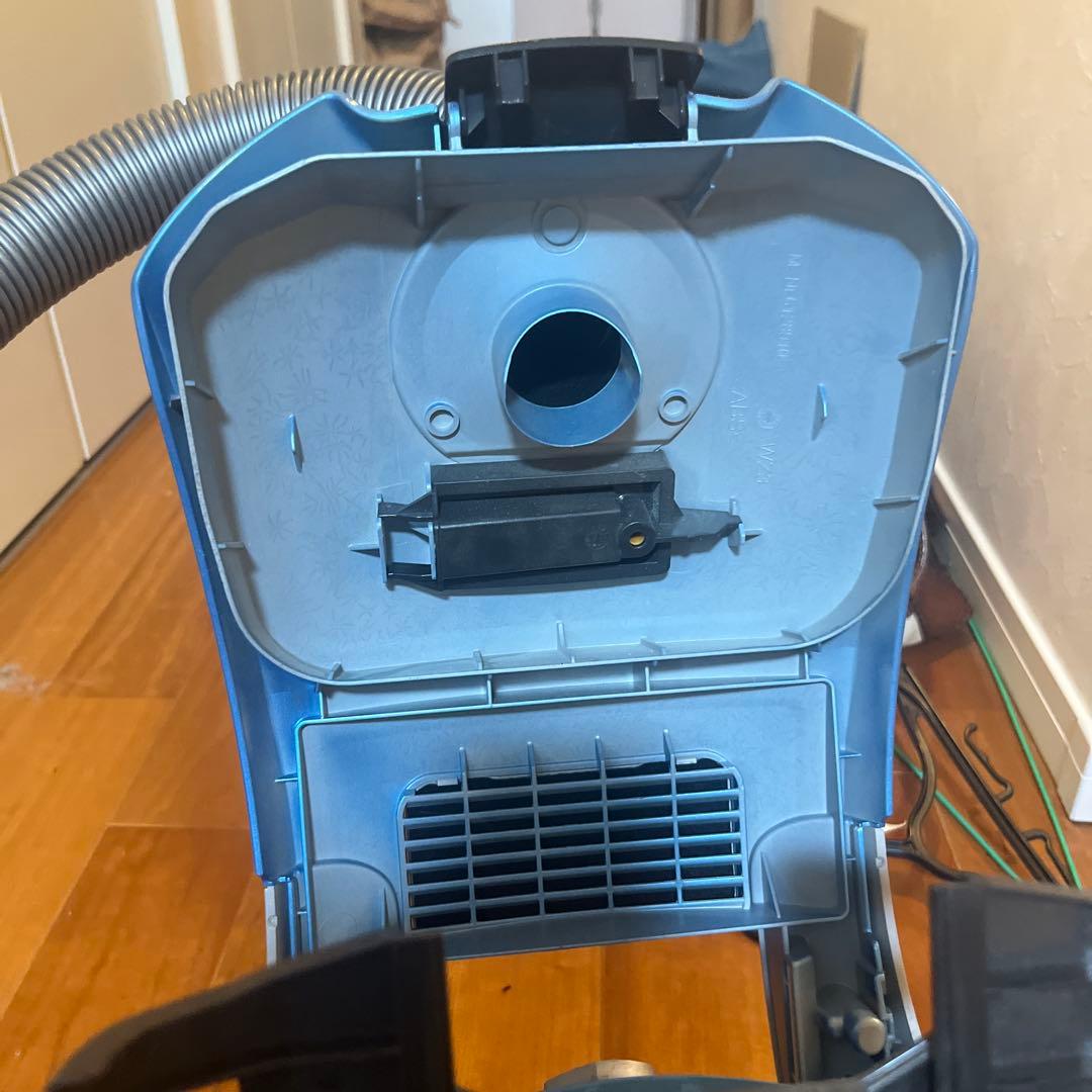 ミーレ　Miele ブルーラグーンキャニスター掃除機 HEPAフィルター搭載