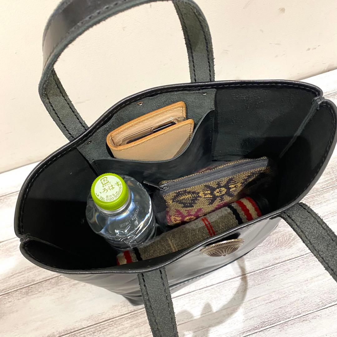 ‼️新春SALE‼️オールレザートートバッグ　ナバホコンチョ 革紐　黒　ブラック