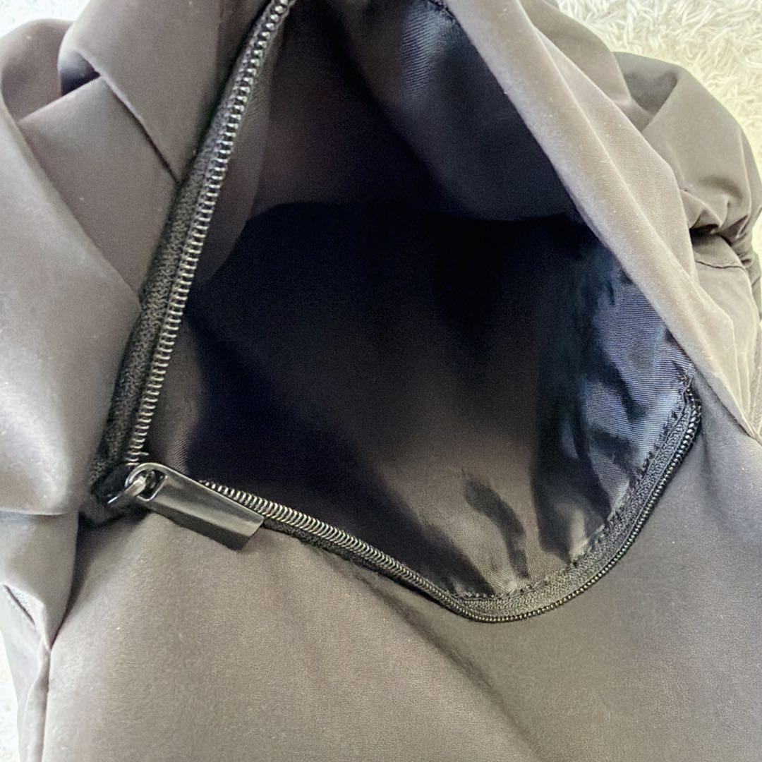 【良品】emmi eco 撥水ギャザーボディーバックパック　黒