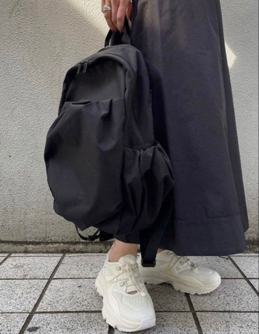 【良品】emmi eco 撥水ギャザーボディーバックパック　黒