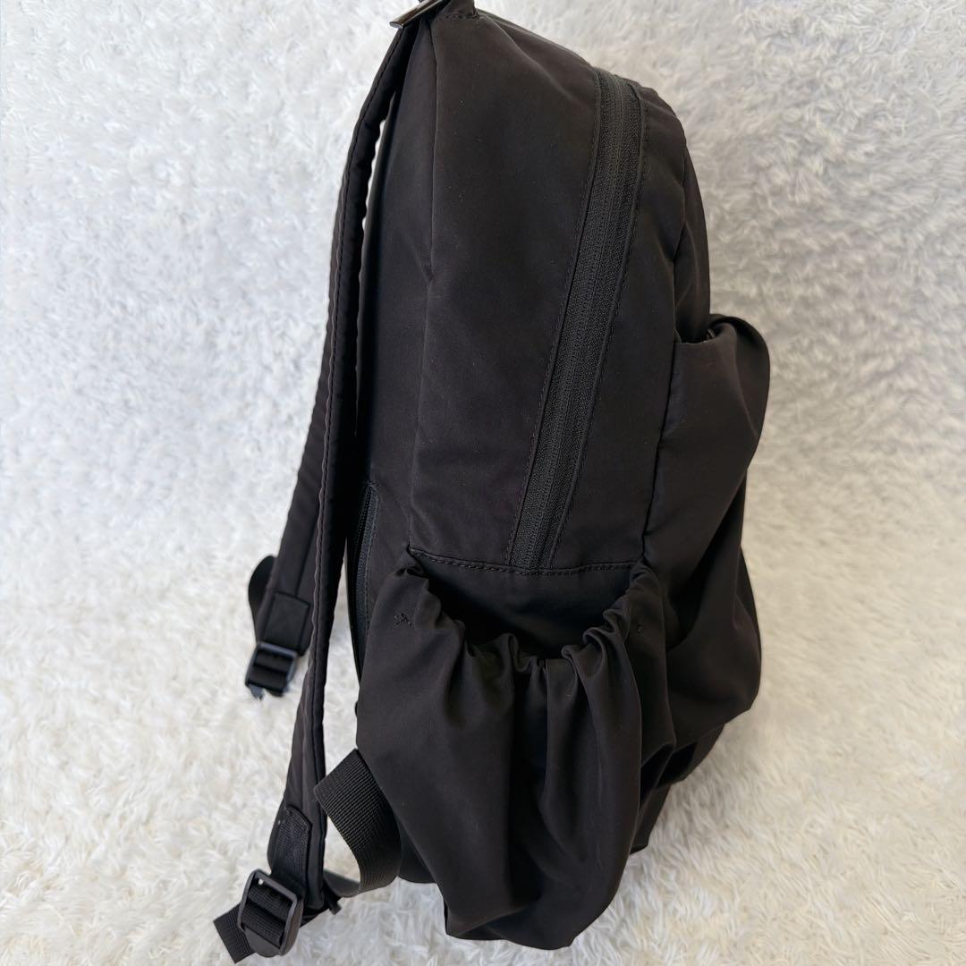 【良品】emmi eco 撥水ギャザーボディーバックパック　黒