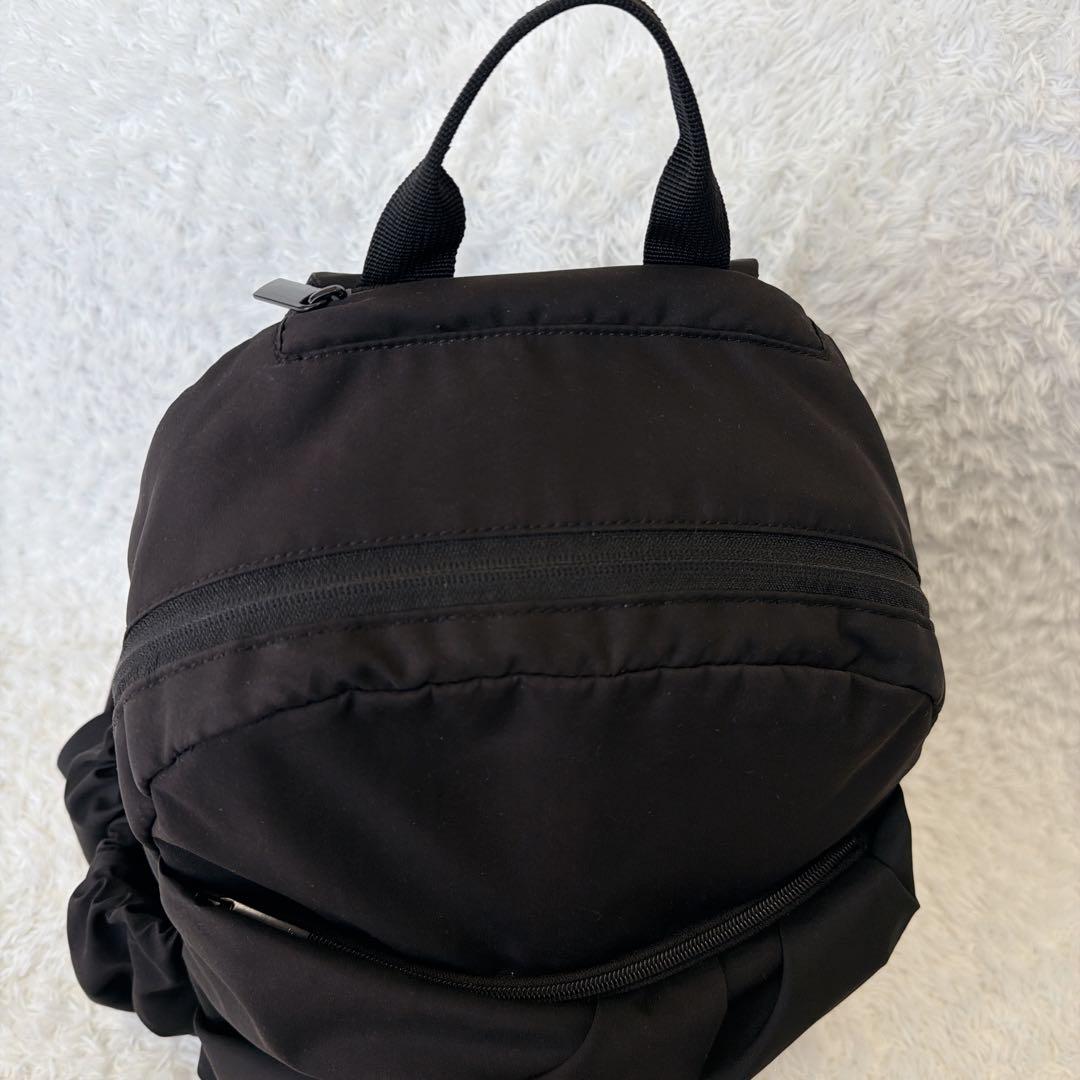 【良品】emmi eco 撥水ギャザーボディーバックパック　黒