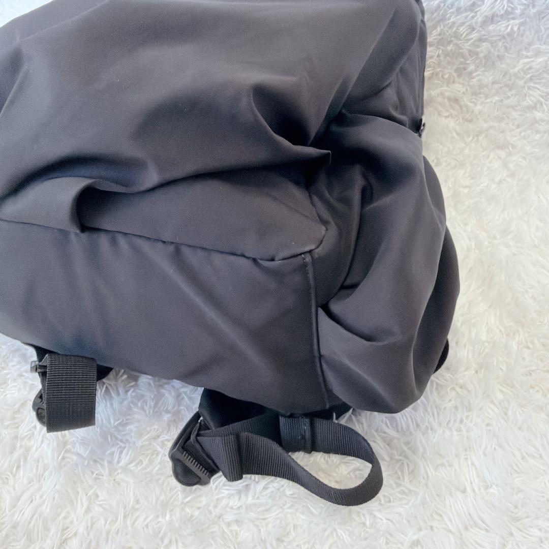 【良品】emmi eco 撥水ギャザーボディーバックパック　黒