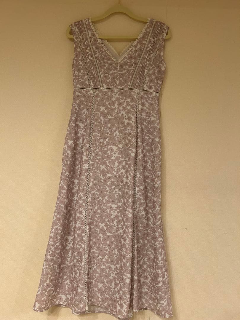 ワンピース herlipto Lace Trimmed Floral Dress