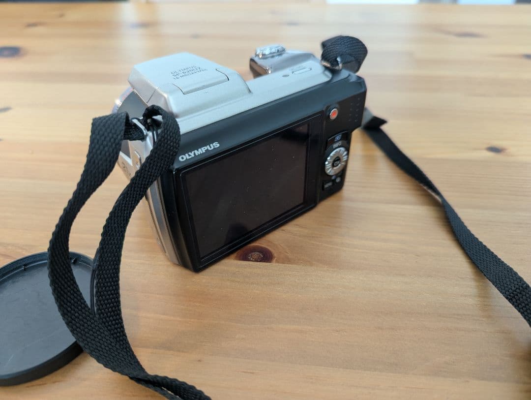 OLYMPUS SP-620UZ コンパクトデジタルカメラ シルバー