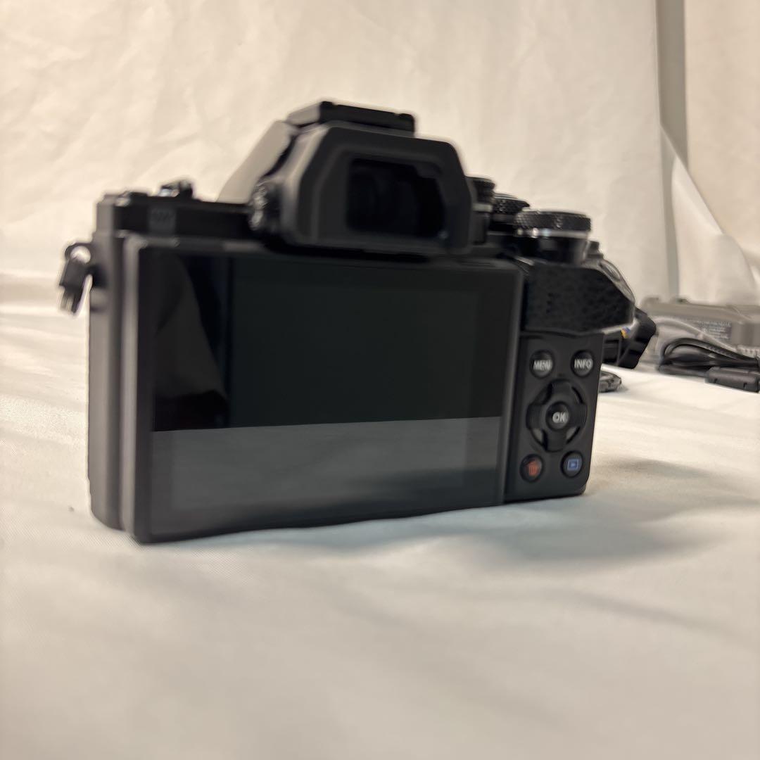 【美品】OLYMPUS オリンパス E-M10 Mark II レンズ付き