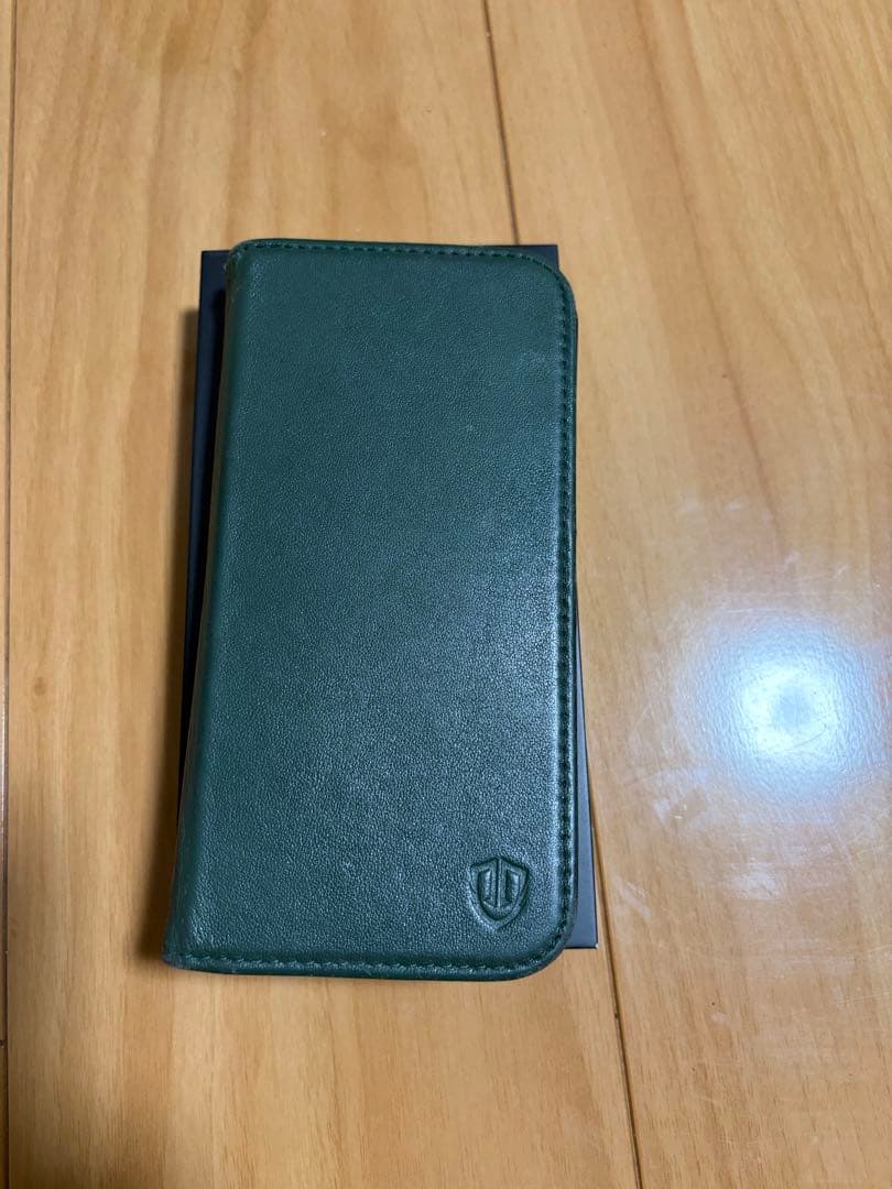 Apple iPhone 13 Pro Max 本体と手帳ケース