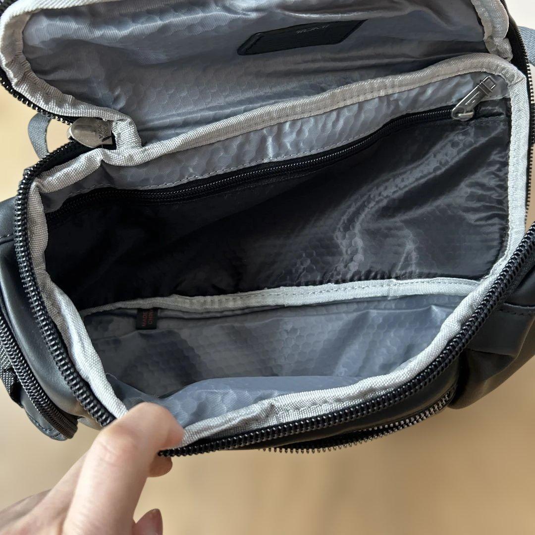 TUMI 232399DLブラックボディバッグ・ウエストポーチ