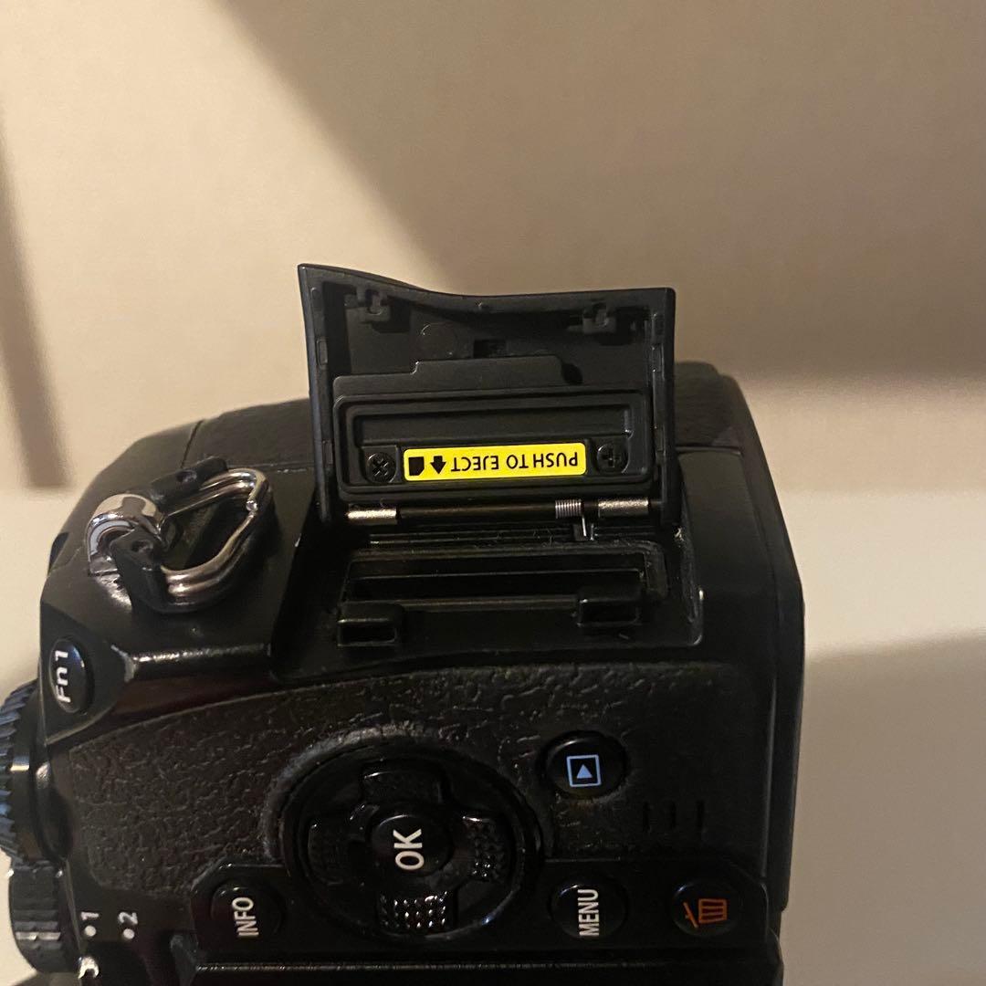 OLYMPUS OM-D E-M1 初代 【ボディ動作品】 ※レンズ要確認