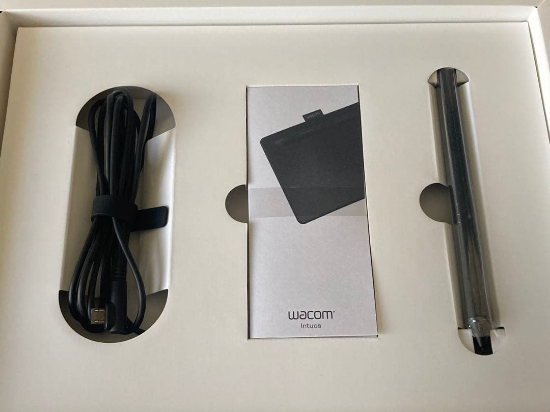 Wacom Intuos Medium ワイヤレス ブラック ペンタブレット