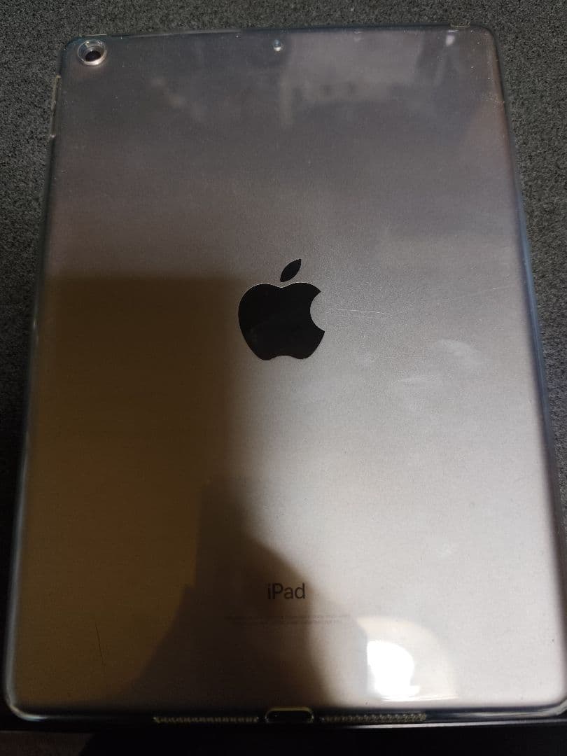 iPad 第6世代 9.7インチ WiFiモデル 32GB シルバー