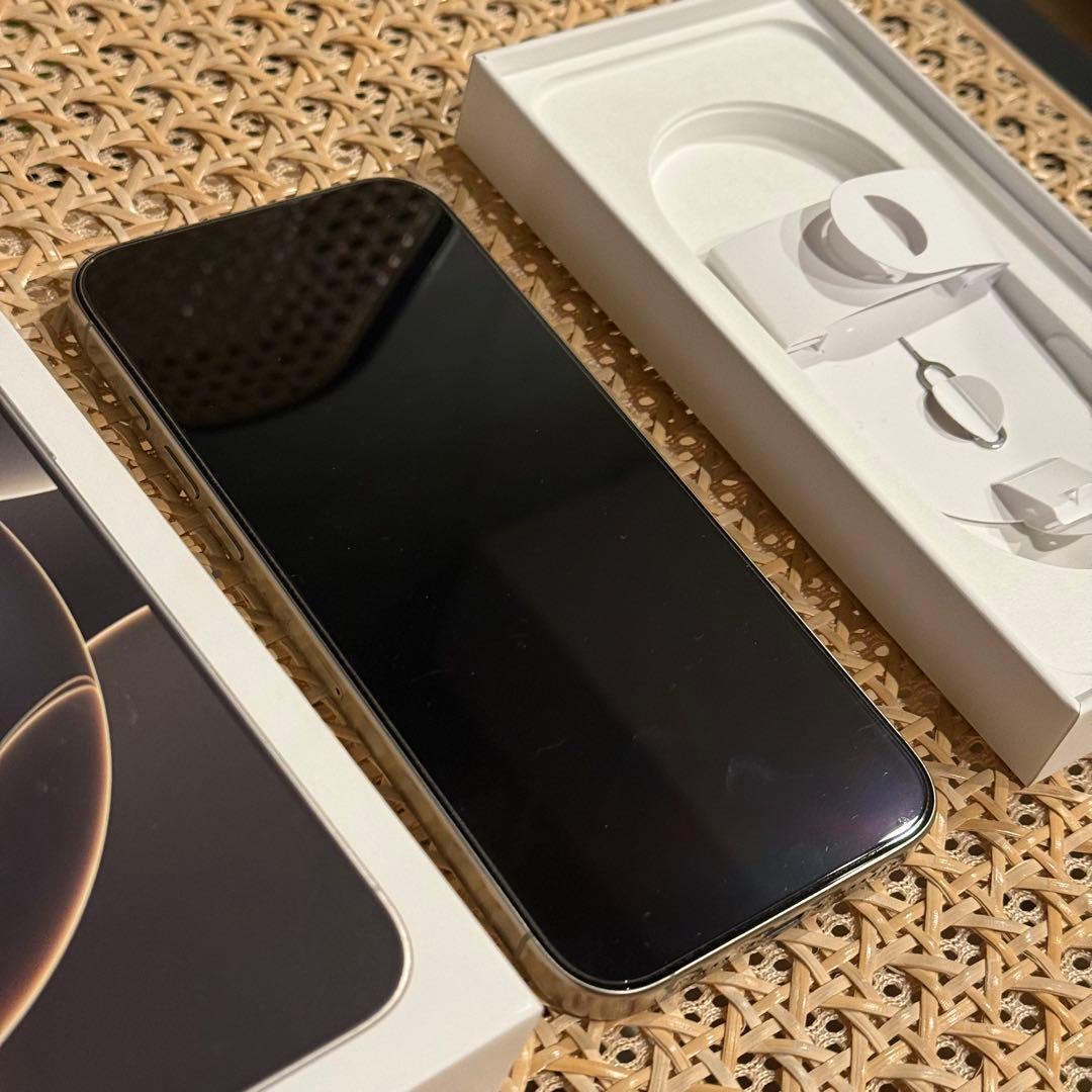 【最終値下げ】美品！ iPhone 16pro max ナチュラルチタニウム