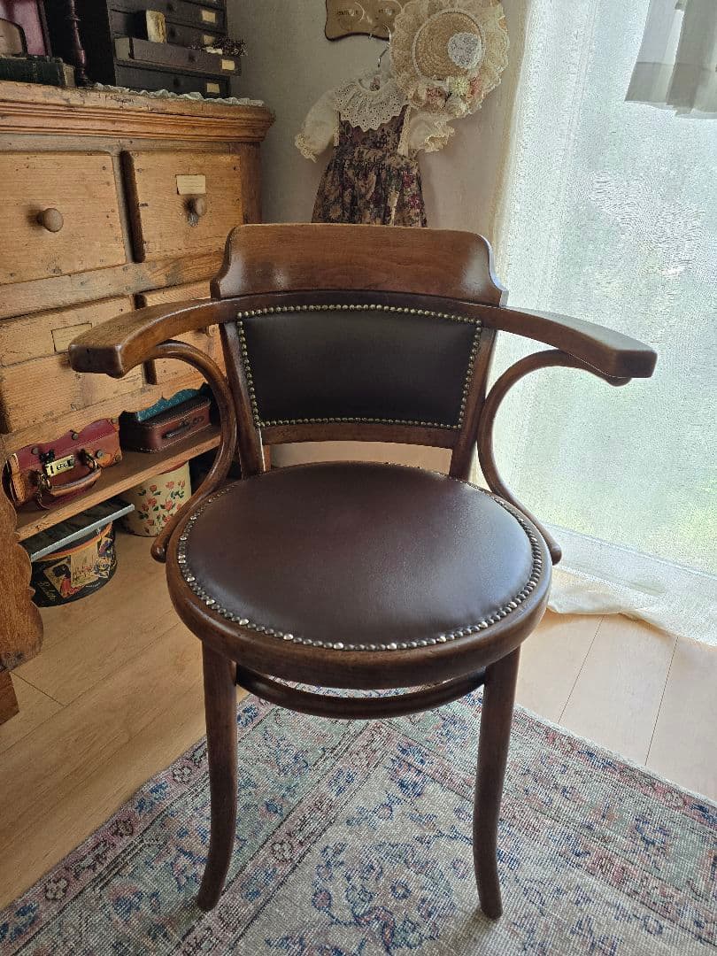 イギリスアンティーク　アームチェア　ベントウッドチェア
