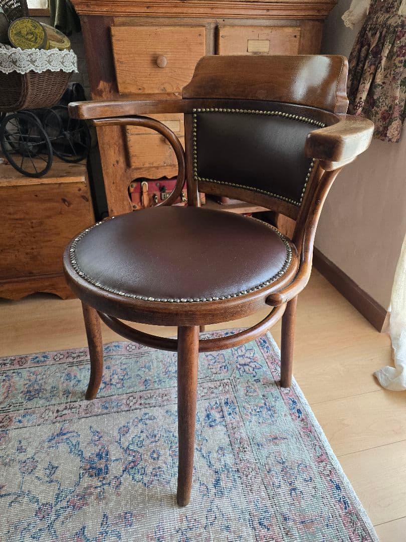 イギリスアンティーク　アームチェア　ベントウッドチェア
