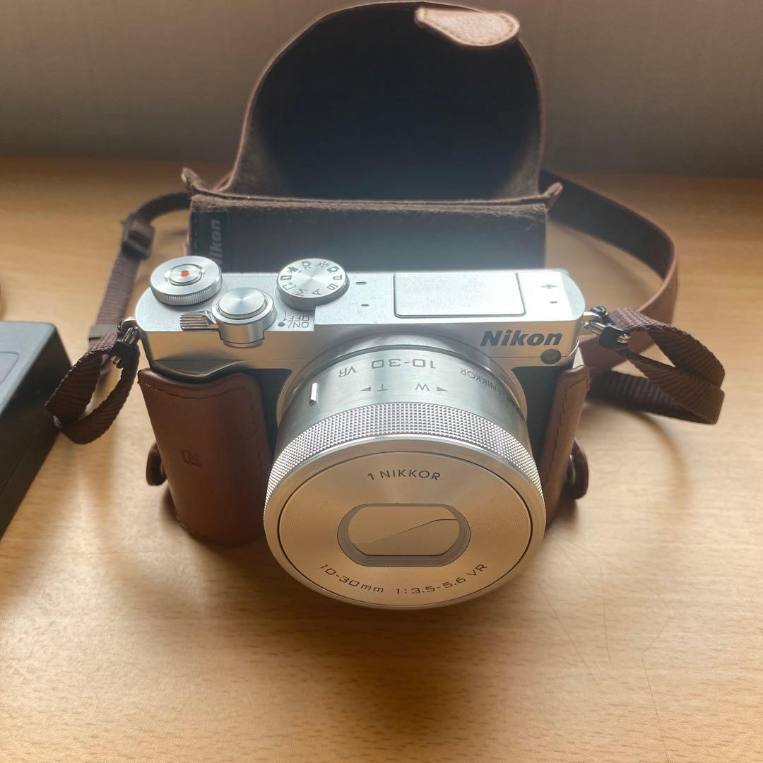 Nikon1 Ｊ5 カメラ　カバー付き　美品