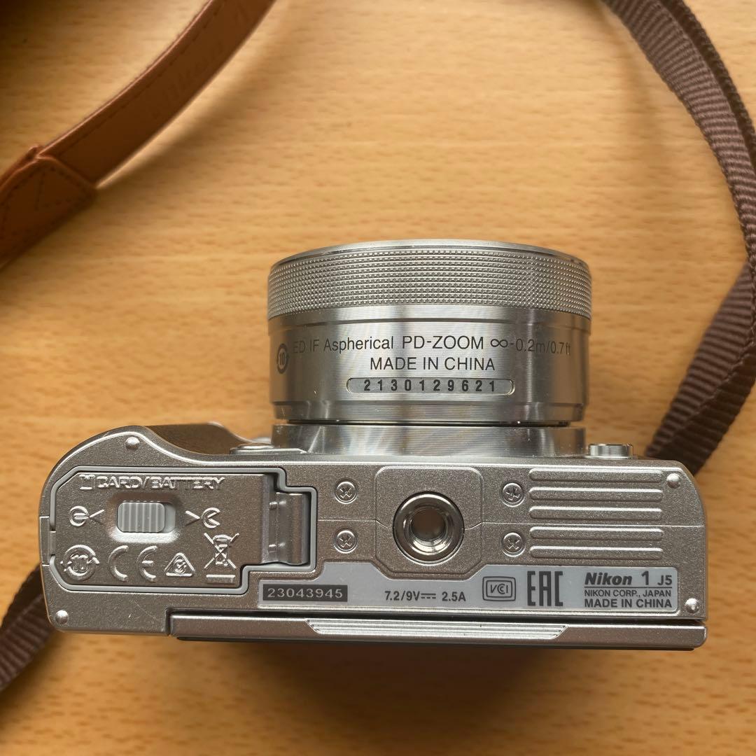 Nikon1 Ｊ5 カメラ　カバー付き　美品