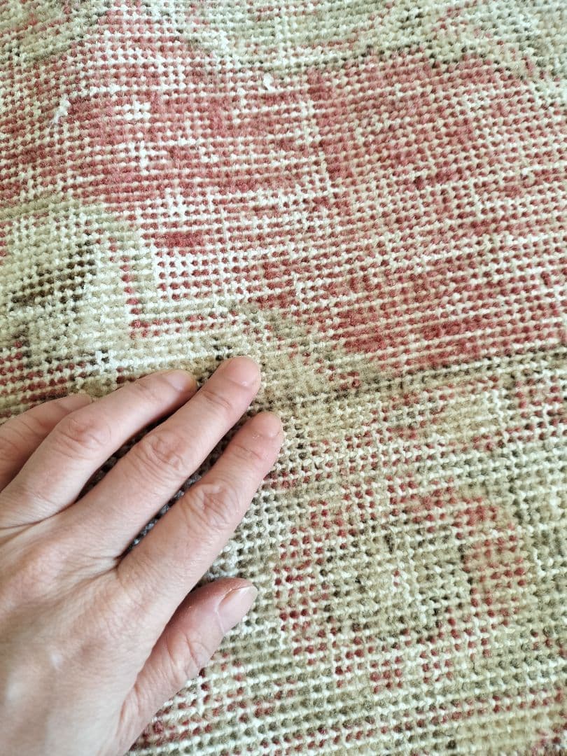 シャビーなローズピンクとベージュのメダリオンラグ　ヴィンテージラグNo.695