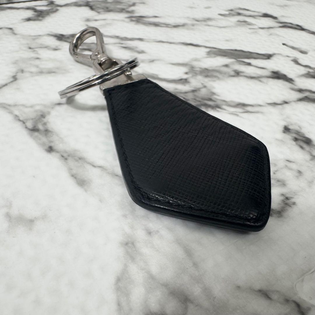 美品◎プラダ　キーリング　キーホルダー　三角ロゴプレート　ブラック　サフィアーノ