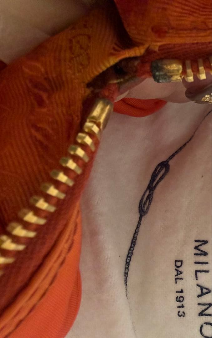 PRADA オレンジ ナイロン ポーチ