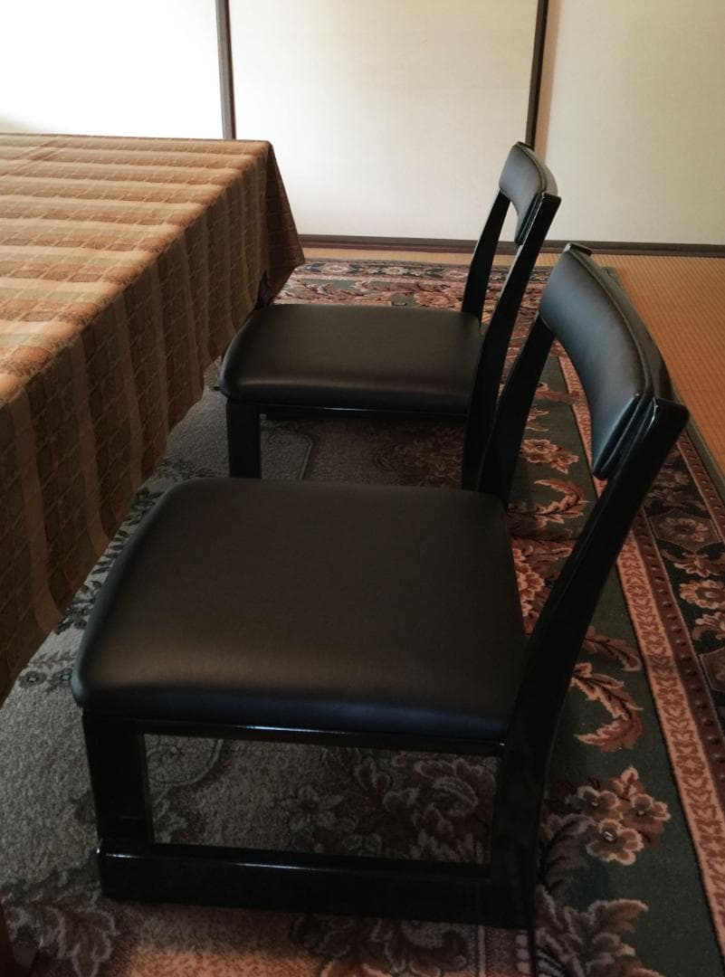 料亭で使用している足が楽な 座椅子２脚セット (美品）