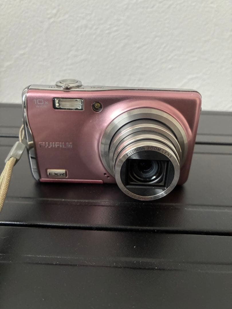 美品　FUJIFILM FinePix F70EXR ピンク＃A289
