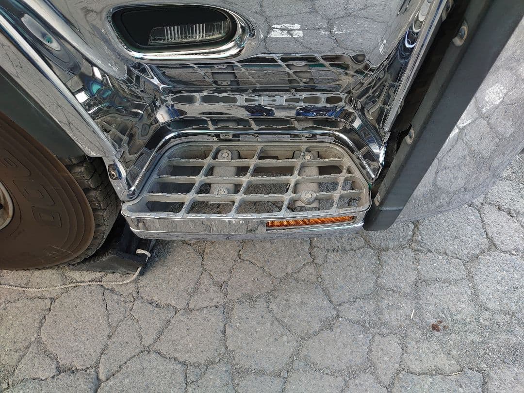 クオン　サイドステップ　アルミ縞板　下段セット　ボルトナット付き