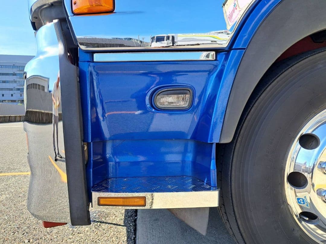 クオン　サイドステップ　アルミ縞板　下段セット　ボルトナット付き