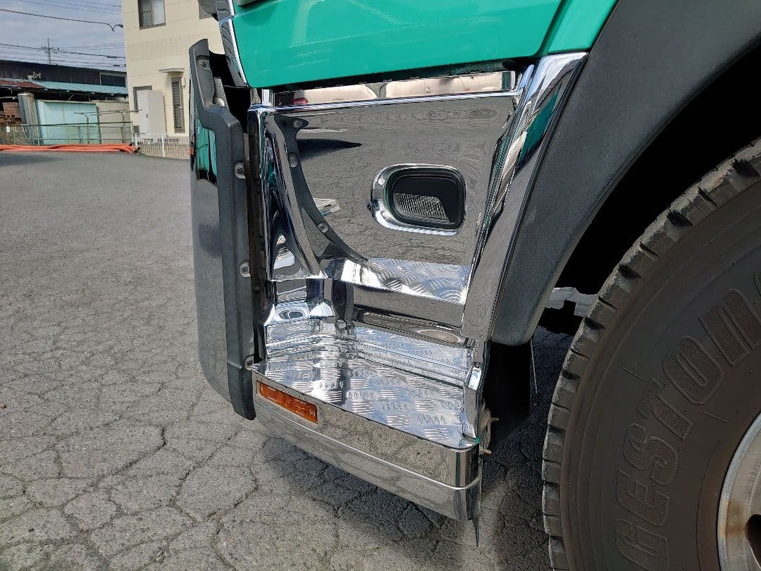 クオン　サイドステップ　アルミ縞板　下段セット　ボルトナット付き