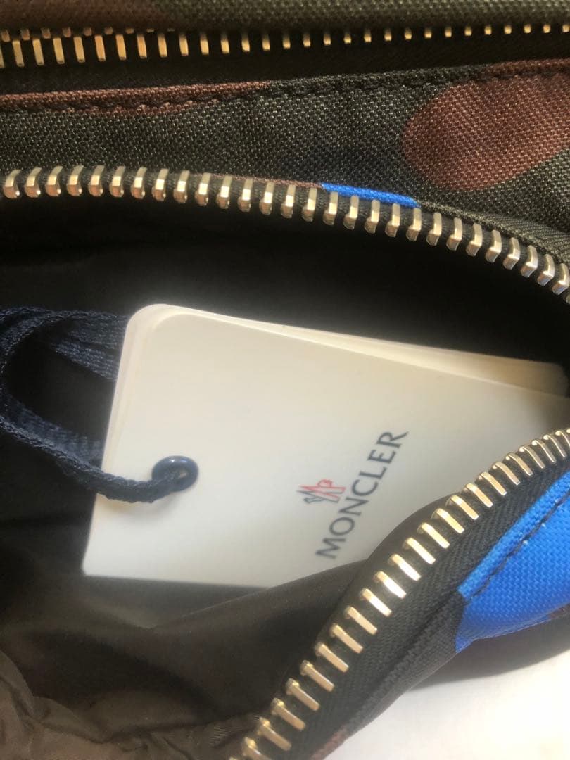 MONCLER カモフラージュ ボディバッグ