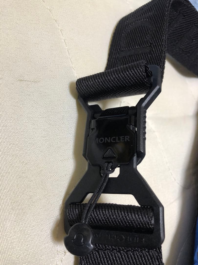 MONCLER カモフラージュ ボディバッグ