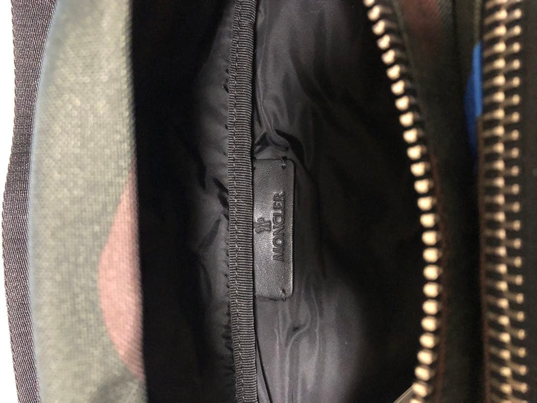 MONCLER カモフラージュ ボディバッグ