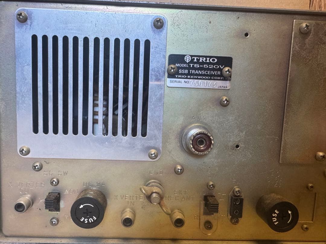 TRIO TS-520V トランシーバー　アマチュア無線機