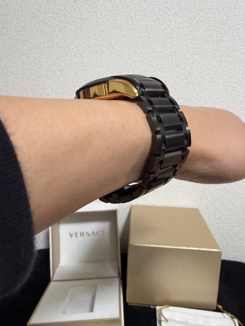 VERSACE 時計　ヴェルサーチェ キャラクタークロノ / VEM800418