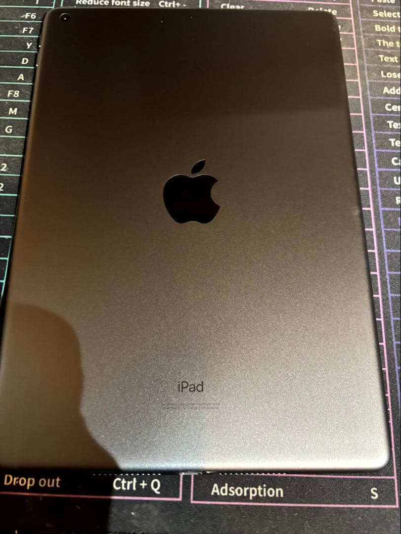 最新iOS26可能iPad (第8世代) 32GB スペースグレー