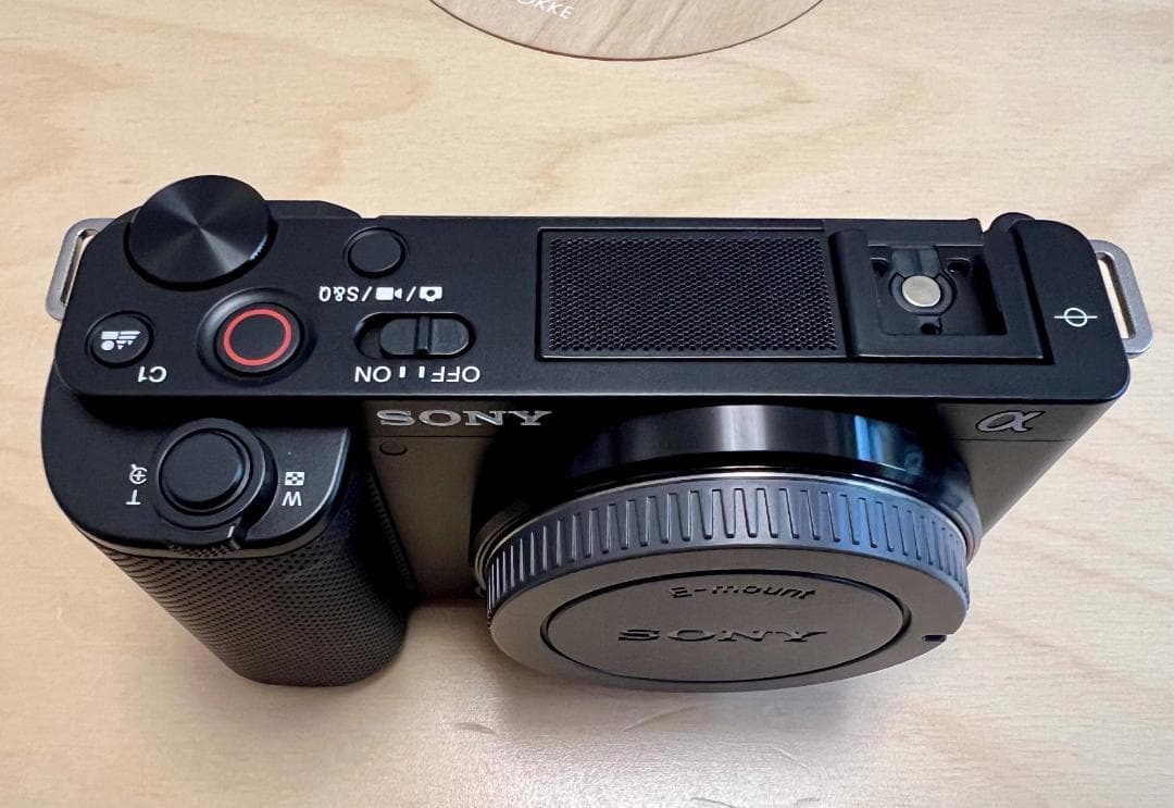 【美品】SONY ZV-E10 VLOGCAM ボディ ＋充電器＋予備バッテリー